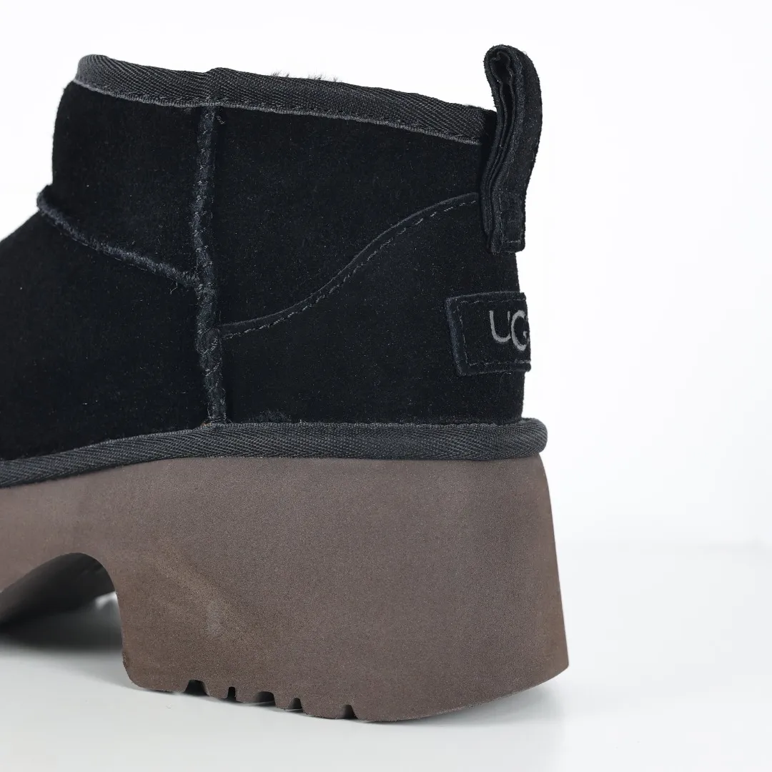 Pick up locally 💰600 Core recommended good price It is a very suitable choice for keeping warm in winter and at home. In the new year, uug has launched a series of styles, which are partial to the preferences of young consumers and have also moved to the forefront of fashion trends. Shoe body material Water-repellent coated suede upper 17mm UGGPURE™ implanted wool insole Lightweight non-slip comfortable rubber outsole With brand LOGO trademark Comes with a full set of packaging Size: 35 36 37 38 39 40